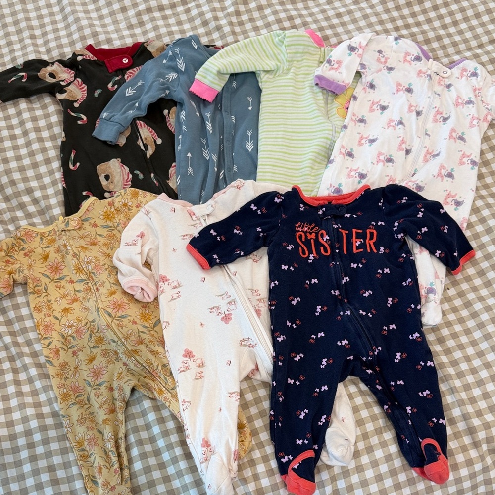 7 one-piece sleepers 3-6months
